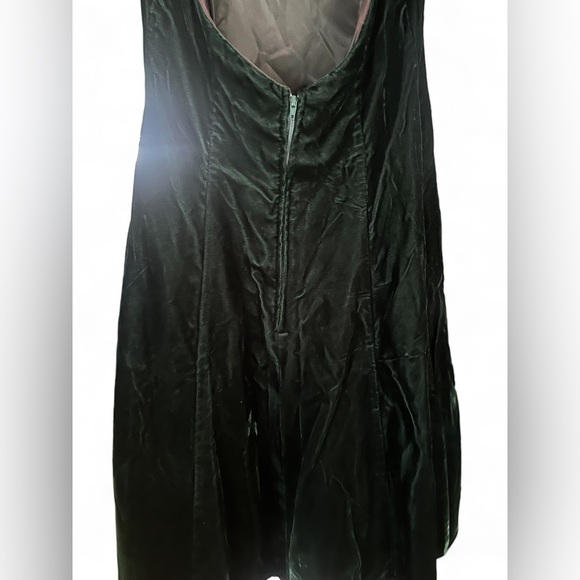 Vintage Cocktail Dress Size 5 Velvet A Line Pin Up Style Halter Green Crinoline - Picture 12 of 12